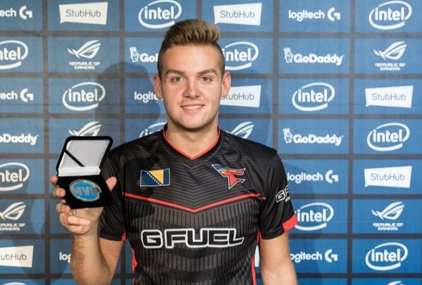 最新S赛冠军皮肤即将出炉，两位设计师主导