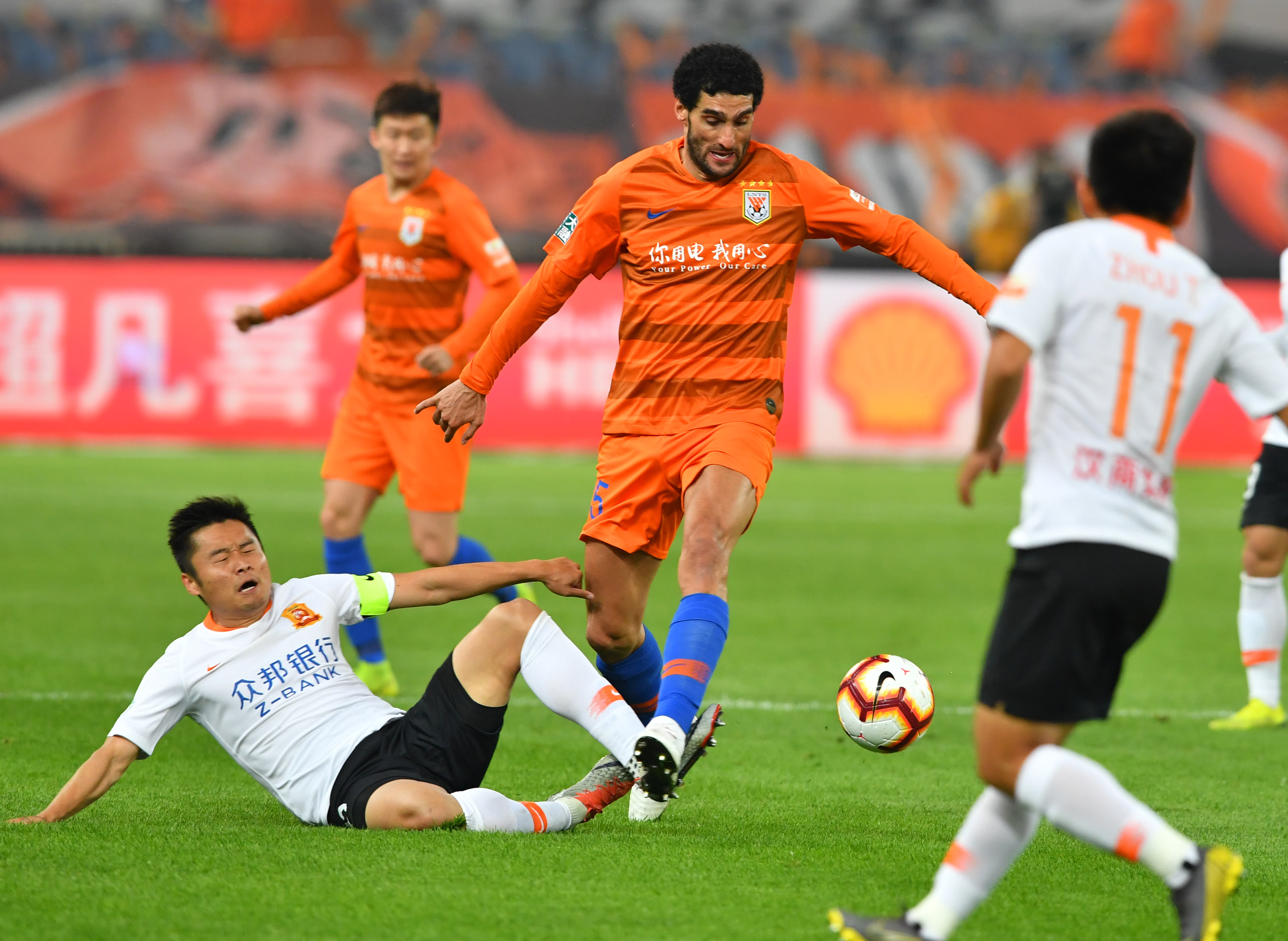 112-124！东契奇42+7+8难救主，詹姆斯22分，湖人不敌国王遭3连败