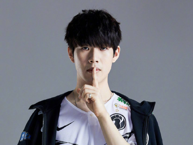 突发事件！海潮库奇在关键小组中脱颖而出， EDward Gaming 的双C输出满格，赢得了第一局