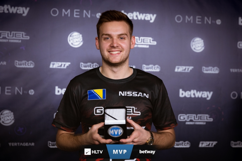 隐士修道院藏了机票？所有 T1 选手表现完美，获得了赛点！ T1 2-0 EDG