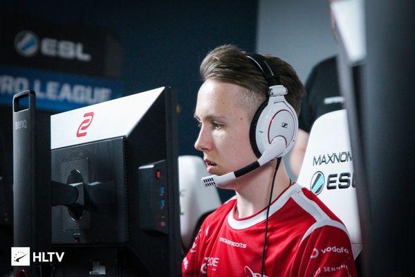 Faker遭遇耻辱对局，对手竟直接做手势嘲讽